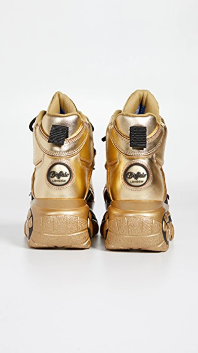 Shop Buffalo 1348-14 2.0 Classic Kicks Platform Sneakers In Gold