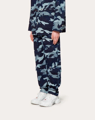 Shop Valentino Uomo Denim Jacquard Cargo Pants With Embroidered V In Navy