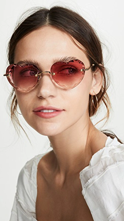 Shop Chloé Rosie Scalloped Heart Sunglasses In Gold/gradient Coral