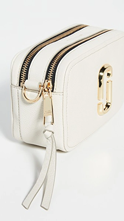 Shop Marc Jacobs The Softshot 21 Bag In Cream