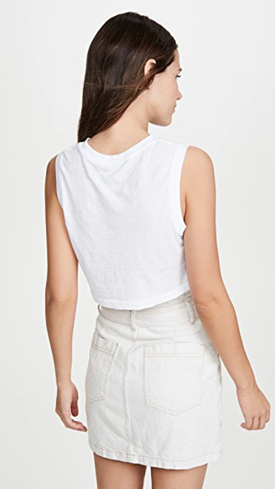 Shop Re/done The 70's Cropped Muscle Tank In Optic White