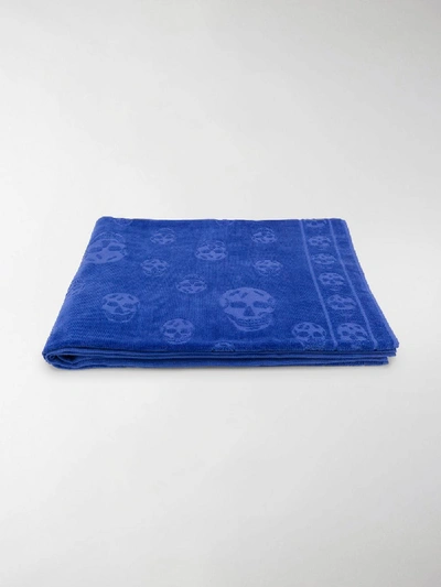 Shop Alexander Mcqueen Skull-embroidered Beach Towel In Blue