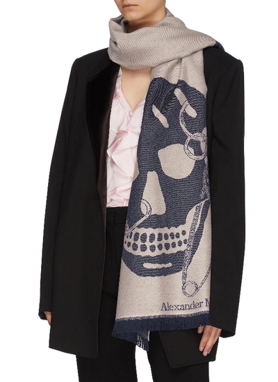 Shop Alexander Mcqueen Chained Skull Wool Scarf In Dusty Pink / Navy