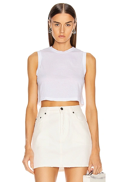 Shop Re/done The 70's Cropped Muscle Tank In White In Optic White