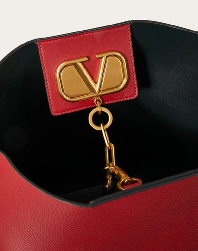 Shop Valentino Garavani Escape Grainy Calfskin Hobo Bag In Rosso