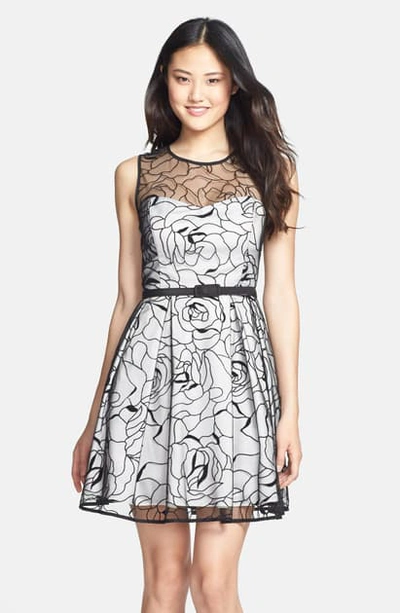 Eliza J Slvlss Flrl Illusn Fitflr Drs In Grey