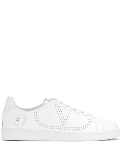 Shop Valentino Garavani Rockstud Backnet Sneakers - Weiss In White