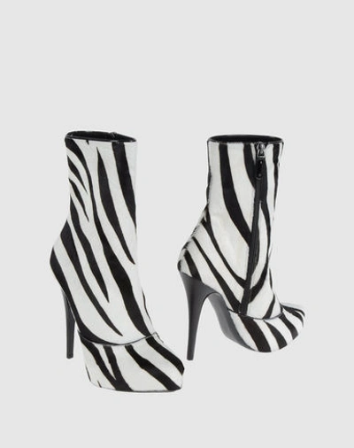 Barbara Bui Ankle Boot In White