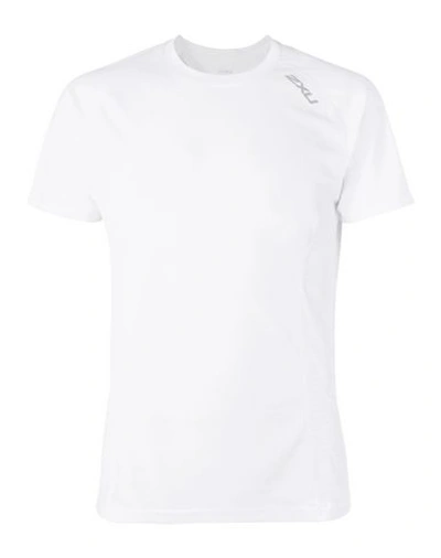 Shop 2xu T-shirt In White