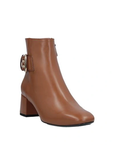 Tod's Ankle Boots In Brown