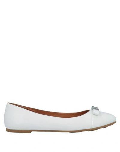 Shop Marc By Marc Jacobs Ballet Flats In White