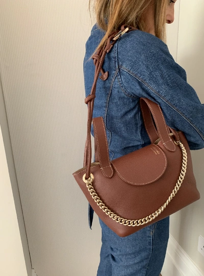 Shop Meli Melo Linked Thela Mini Argan Brown Cross Body Bag For Women