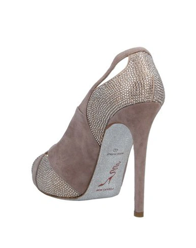 Shop René Caovilla Pump In Dove Grey