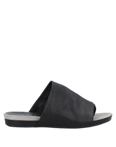 unisa flip flops black
