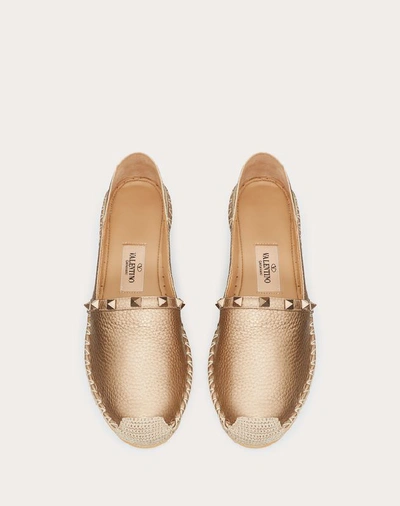 Shop Valentino Garavani Rockstud Double Laminated Grainy Calfskin Espadrille In Champagne