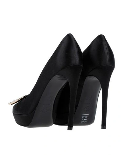 Roger Vivier Pumps In Black