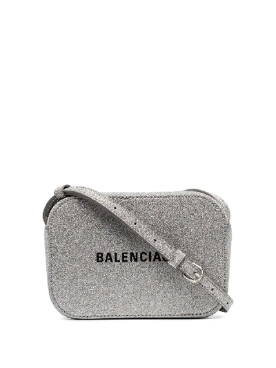 Shop Balenciaga Everyday Xs Glitter Camera Bag - 8106 Metallic