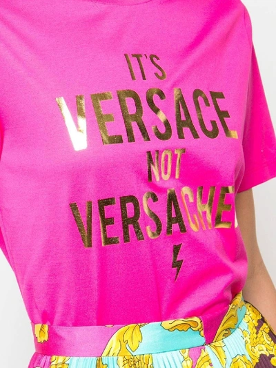 Shop Versace Versachee-print T-shirt In Pink