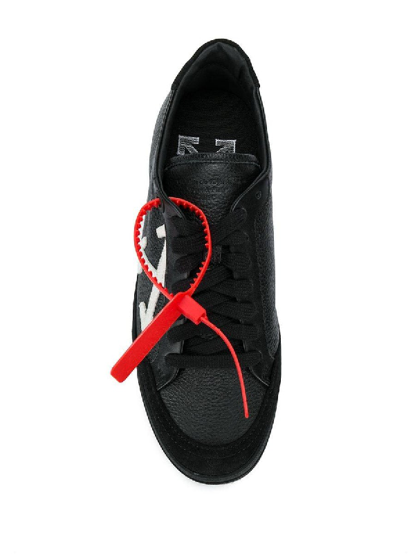 nike trainers with red tag