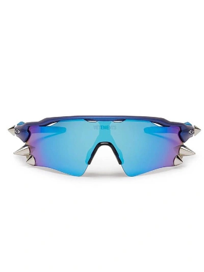 Shop Vetements X Oakley Spike 200 Blue Sunglasses