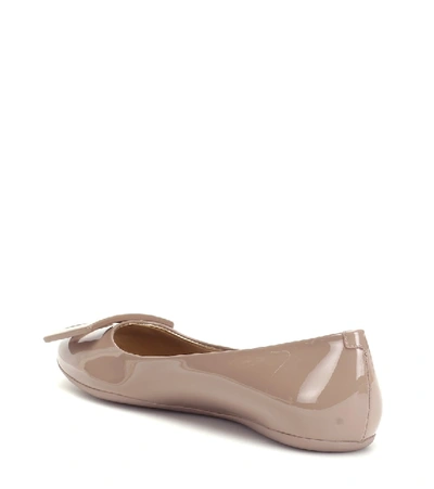 Shop Roger Vivier Gommette Patent Leather Ballet Flats In Beige