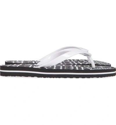 Shop Michael Michael Kors Flip Flop In White/ Black