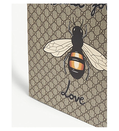 Shop Gucci Bee Print Gg Supreme Canvas Tote In Beige