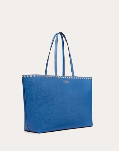 Shop Valentino Garavani Large Grain Calfskin Leather Rockstud Shopping Bag In Blue