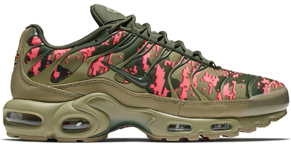 nike air max plus khaki Shop Clothing 