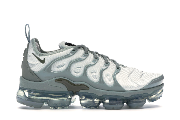 olive green nike vapormax plus