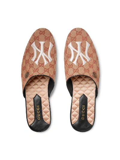 Shop Gucci Original Gg Slippers With Ny Yankees' Patch In Brown