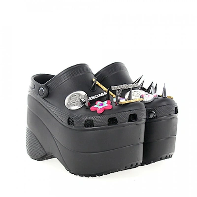 Shop Balenciaga Clogs Gummi Logo Stacheln Schwarz In Black