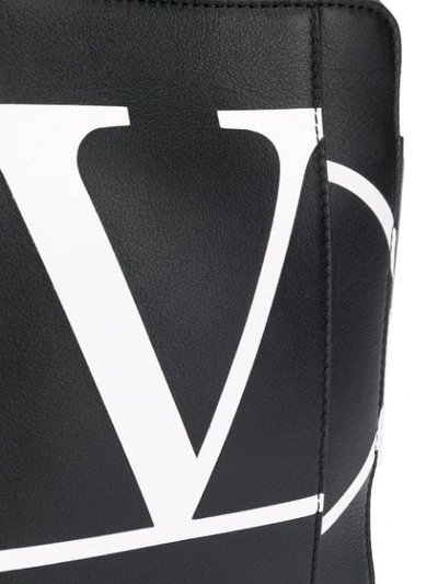 Shop Valentino Kuriertasche Mit Vlogo In Black