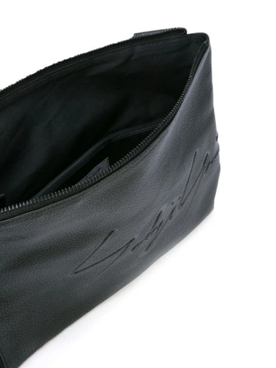 YOHJI YAMAMOTO EMBOSSED LOGO MESSENGER BAG - 黑色