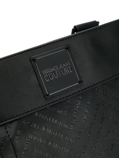 Shop Versace Jeans Umhängetasche Mit Logo-print - Schwarz In Black