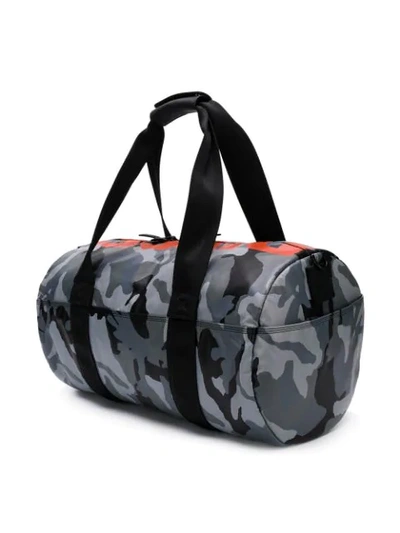 Shop Diesel Reisetasche Mit Camouflage-print - Grau In Grey