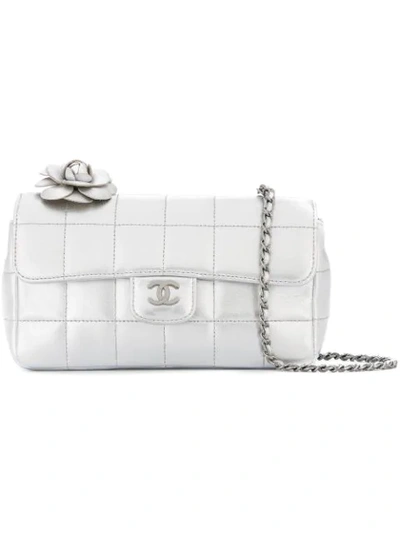 Pre-owned Chanel 2003-2004 Camellia Choco Bar Chain Shoulder Bag In Silver