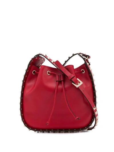 Shop Valentino Garavani 'rockstud' Beuteltasche - Rot In Red