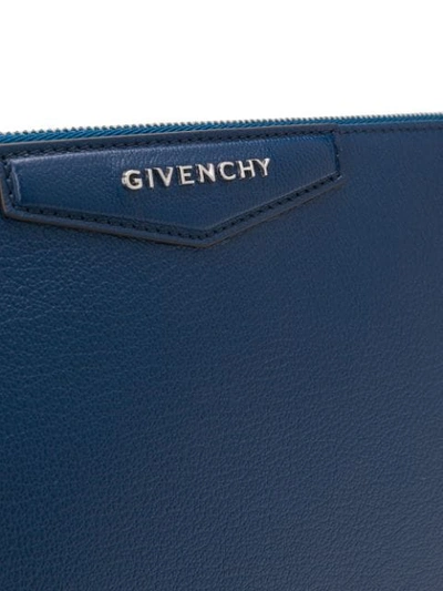 Shop Givenchy Clutch Mit Logo-schild In Royal Blue