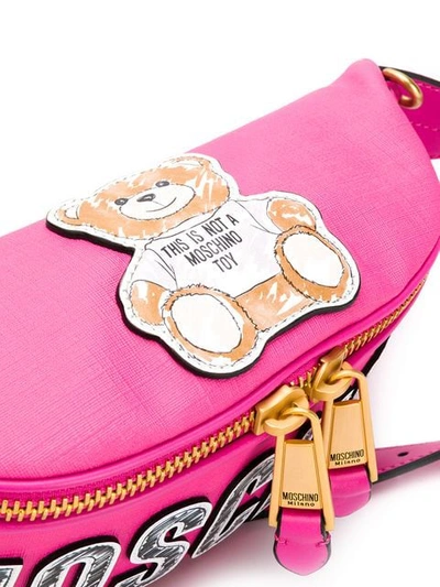 Shop Moschino Gürteltasche Mit Teddy - Rosa In Pink