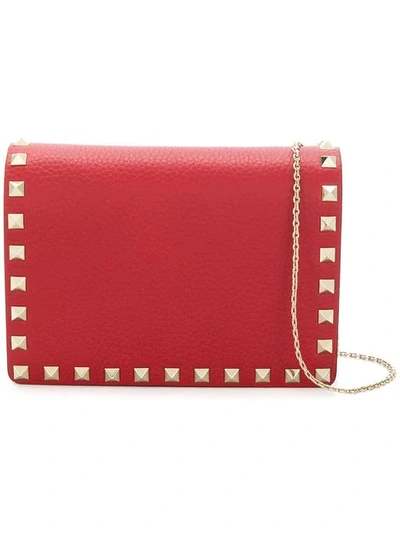 Shop Valentino Garavani Rockstud Wallet On Chain In Rosso