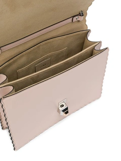 Shop Fendi 'kan I' Schultertasche In Pink