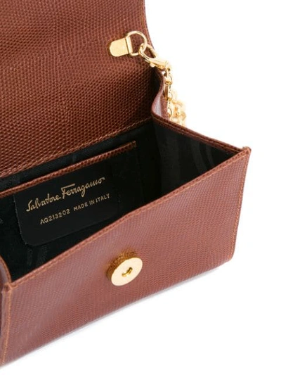 Shop Ferragamo Salvatore  Vintage Vara Bow Belt Bag - Brown