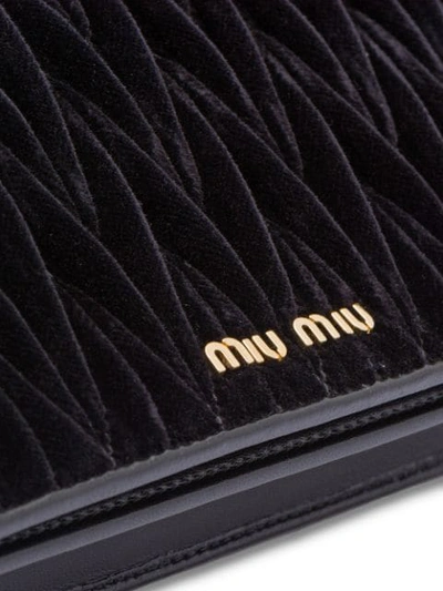 Shop Miu Miu Matelassé-schultertasche In F0002 Black