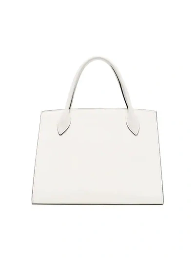 Shop Prada Handtasche Mit Logo In White