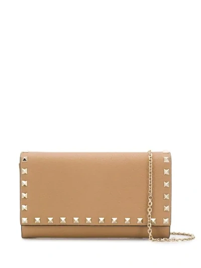 Shop Valentino Garavani Rockstud Chain In Wallet - Brown