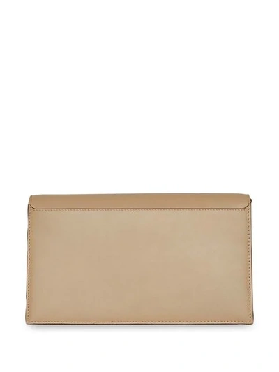 Shop Burberry Kleine Clutch Mit Logo In Neutrals