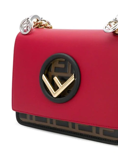 Shop Fendi 'kan I F' Schultertasche In Red