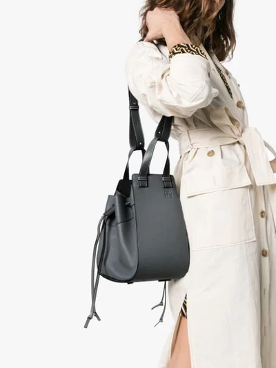 LOEWE GREY HAMMOCK MEDIUM SHOULDER BAG - 灰色