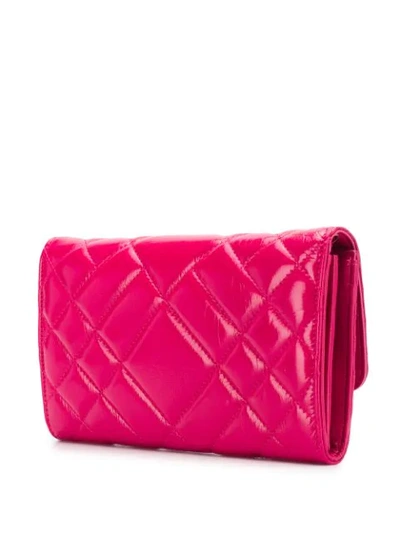 Shop Versace Clutch Mit Medusa In Pink